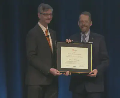 Bill Gropp presents IEEE Sidney Fernbach Award to David Bader at SC21.